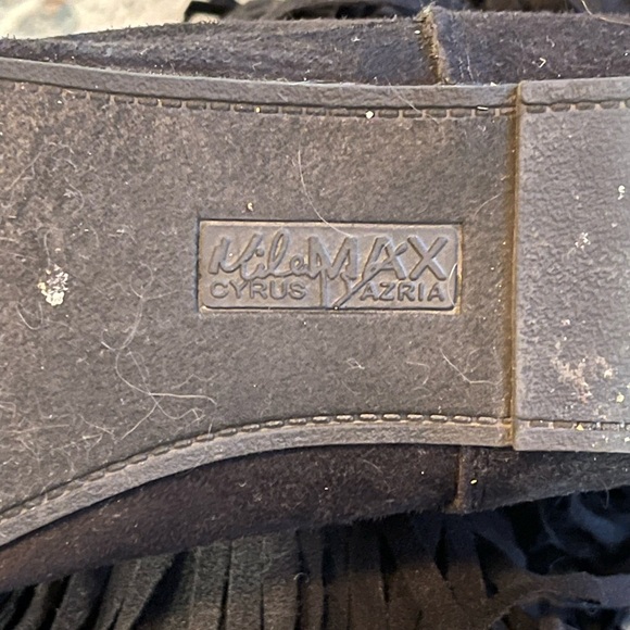 Miley Cyrus black fringe boots - Picture 5 of 7